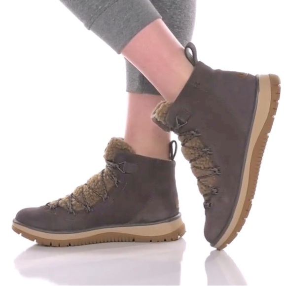 UGG Lakesider Heritage Mid Sneaker Ankle Boots Thunder Cloud Suede Size 10 - Picture 1 of 12